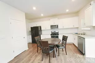 8140 Clairwood Dr, Charlotte, NC 28269 - Photo 7