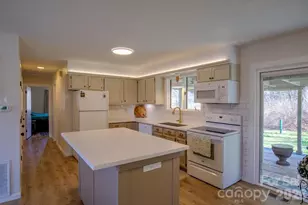 22 Stoney Nob Dr, Hendersonville, NC 28792 - Photo 11