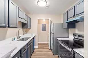 1134 Plaza Walk Dr, Charlotte, NC 28215 - Photo 9