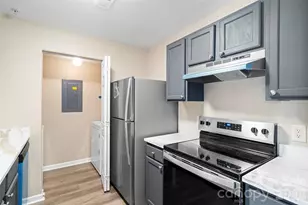 1134 Plaza Walk Dr, Charlotte, NC 28215 - Photo 11