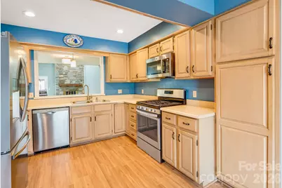 1104 Red Oak Drive, Hendersonville, NC 28791 - Photo 5