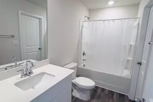 1070 Plumcrest Dr, Charlotte, NC 28216 - Photo 15