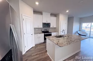 1070 Plumcrest Dr, Charlotte, NC 28216 - Photo 3