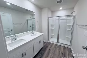 1070 Plumcrest Dr, Charlotte, NC 28216 - Photo 11