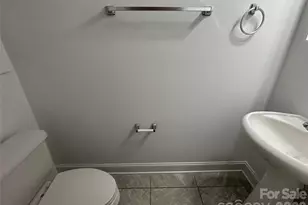 1701 Wilburn Park Ln, Charlotte, NC 28269 - Photo 15