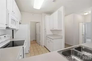 16742 Amberside Rd E, Cornelius, NC 28031 - Photo 5