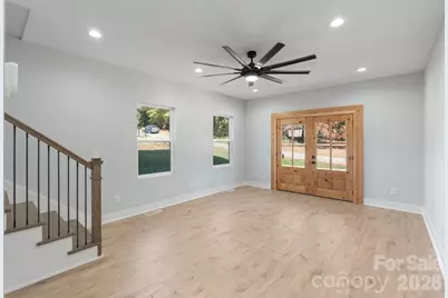 908 30th Avenue Drive NW, Hickory, NC 28601 - Photo 3