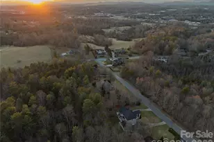 510 SE Stonecroft Ct SE, Lenoir, NC 28645 - Photo 45