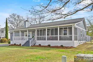 322 NE 57th Street NE, Oak Island, NC 28465 - Photo 3