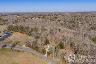 3975 Plantation Dr, Morganton, NC 28655 - Photo 9