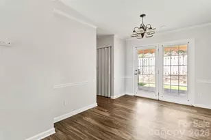 6041 Crape Myrtle Ln, Charlotte, NC 28216 - Photo 11