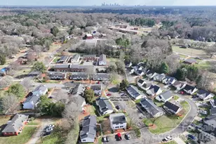 6041 Crape Myrtle Ln, Charlotte, NC 28216 - Photo 5