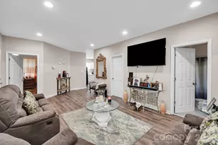 309 S Highland St, Gastonia, NC 28052 - Photo 9