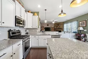 137 Falls Cove Dr, Troutman, NC 28166 - Photo 17