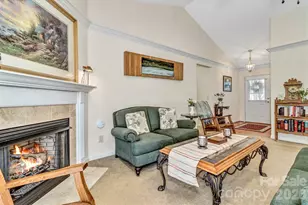 333 Charlestown Dr, Hendersonville, NC 28792 - Photo 9