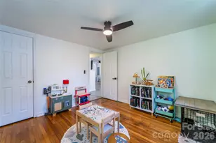 913 Dorothy St, Hendersonville, NC 28791 - Photo 15