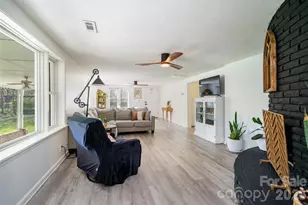 913 Dorothy St, Hendersonville, NC 28791 - Photo 7