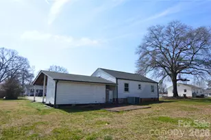 500 Gann St, Lowell, NC 28098 - Photo 7