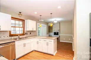 406 Port Royal Dr, Matthews, NC 28105 - Photo 15