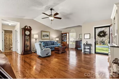 215 Towne Court NW, Conover, NC 28613 - Photo 9