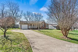 215 Towne Ct NW, Conover, NC 28613 - Photo 3