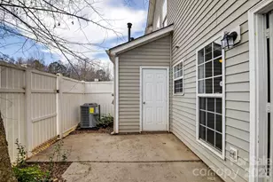 1911 Flushing Ct, Charlotte, NC 28215 - Photo 5