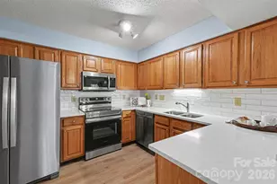 5866 Harris Grove Ln, Charlotte, NC 28212 - Photo 5