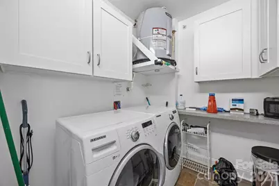 701 Royal Court #1009, Charlotte, NC 28202 - Photo 17