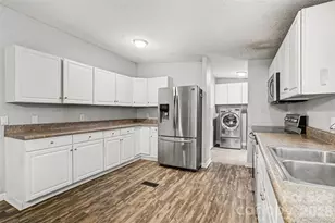 1047 Galway Ln, Clover, SC 29710 - Photo 9