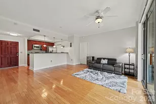300 W 5th St, Charlotte, NC 28202 - Photo 9