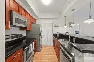 300 W 5th St, Charlotte, NC 28202 - Photo 5