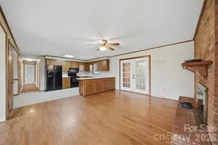 2010 Elizabeth Ave, Hickory, NC 28602 - Photo 5