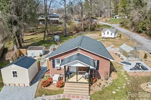 110 Ewart Dr, Hendersonville, NC 28739 - Photo 1