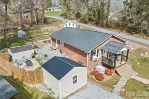 110 Ewart Dr, Hendersonville, NC 28739 - Photo 3