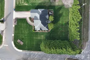 2696 Charleston Ct, Claremont, NC 28610 - Photo 3