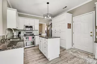 2518 Pimpernel Rd, Charlotte, NC 28213 - Photo 11