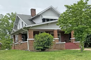 305 S College Ave, Newton, NC 28658 - Photo 1