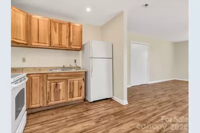 114 Elden Street, Hendersonville, NC 28791 - Photo 7