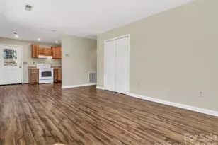 114 Elden St, Hendersonville, NC 28791 - Photo 9