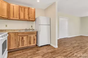 114 Elden St, Hendersonville, NC 28791 - Photo 7