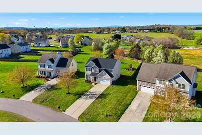 5050 Orchard Park Drive, Hickory, NC 28602 - Photo 3