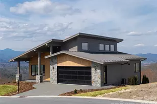 247 Coachman Dr, Hendersonville, NC 28791 - Photo 3