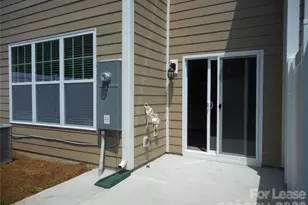 8731 Harris Lake Ln, Charlotte, NC 28269 - Photo 9