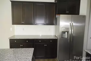 8731 Harris Lake Ln, Charlotte, NC 28269 - Photo 5