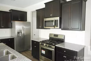 8731 Harris Lake Ln, Charlotte, NC 28269 - Photo 3