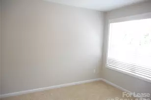 8731 Harris Lake Ln, Charlotte, NC 28269 - Photo 19