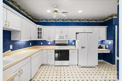 8348 Highland Glen Drive, Charlotte, NC 28269 - Photo 9