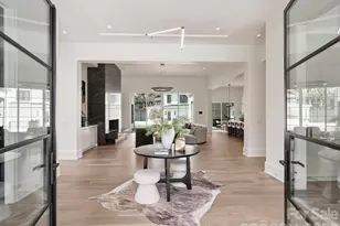 1436 Queens Rd W, Charlotte, NC 28207 - Photo 7