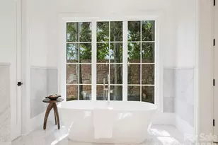 1436 Queens Rd W, Charlotte, NC 28207 - Photo 25