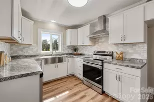 411 W Sycamore St, Lincolnton, NC 28092 - Photo 9